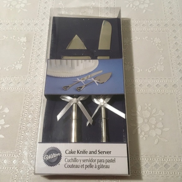 🆕 NIP Wilton Cake Knife and Server - Picture 1 of 1